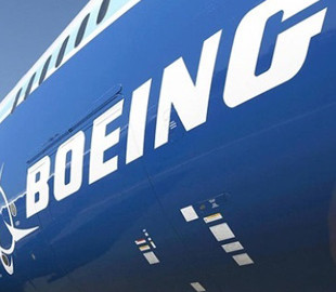 Тисячі працівників оборонного підрозділу Boeing у США оголосили страйк вперше за 30 років
