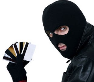 Шахраї крадуть гроші українців через банкомати