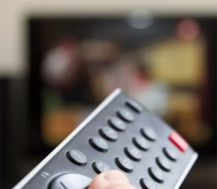 Телеканалы обязали круглосуточно транслировать телемарафон. Зеленский подписал соответствующий указ