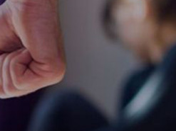 Зберігав дитячу порнографію і розбещував 7 вихованок: на Херсонщині судитимуть батька-вихователя