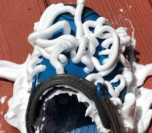 В Сети набирает популярность новый забавный флешмоб