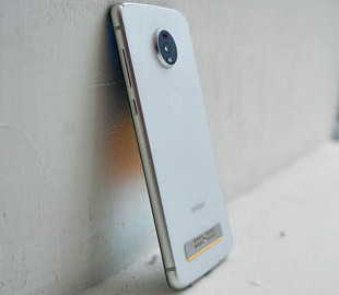 Motorola в этом году остаётся без настоящего флагманского смартфона