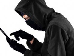 Через звичайну смс жінка втратила 9 тисяч гривень