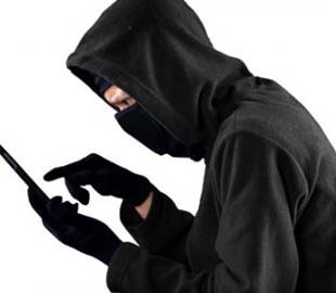 Через звичайну смс жінка втратила 9 тисяч гривень