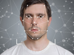 Студенты в США вышли на акции против систем распознавания лиц