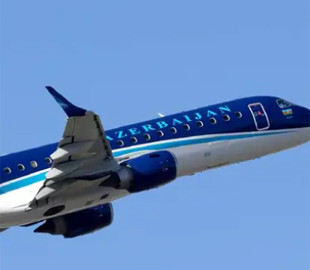 Flightradar24 відновив маршрут літака Embraer, який упав у Казахстані