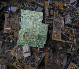 Великобритания призвала Amazon, Apple и других помочь в борьбе с тоннами электронных отходов