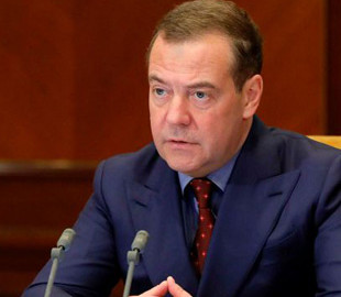 Медведев угрожает "перекрыть кислород" странам Балтии из-за Калининграда