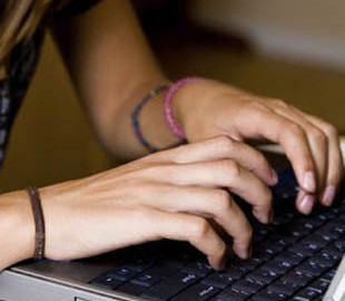 Кіберполіція викрила працівницю банку у привласненні грошей клієнтів