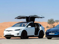 Свіже оновлення прошивки електромобілів Tesla дозволило змінювати кліренс