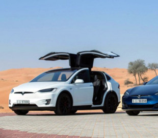 Свіже оновлення прошивки електромобілів Tesla дозволило змінювати кліренс