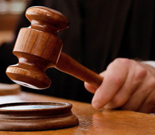 Суд випустив під заставу чоловіка, який обікрав банківські картки українців на 200 тисяч гривень