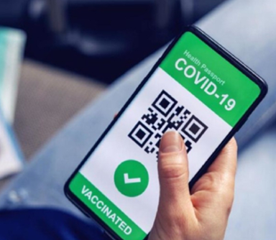 До 2000 гривень: на Волині працівник лікарні продавав липові сертифікати про вакцинацію