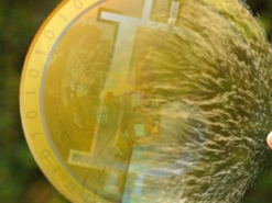 Биткоин стал третьим по величине финансовым пузырем в истории