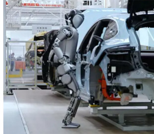 Китай розгортає 1000 гуманоїдних роботів для вирішення дефіциту кадрів