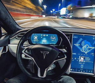 Tesla продолжает отзывать электрокары из-за проблемы с автопилотом