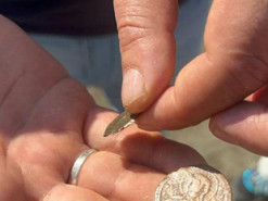 У Туреччині з дна озера почали з'являтися давні монети