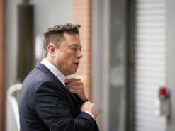 США вимагає від Tesla оновлених відповідей на розслідування Autopilot