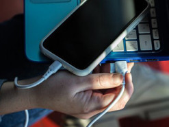 Усі гаджети в ЄС матимуть єдиний стандарт зарядних пристроїв: що відомо