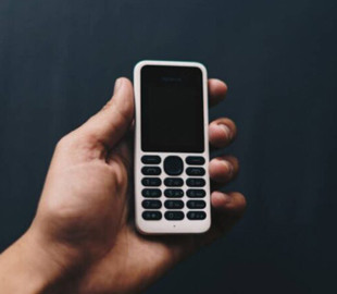5 важливих плюсів кнопкового телефону перед смартфоном