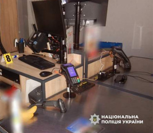 У Франківську рецидивіст підібрав ключі до відділення «Нової пошти» і викрав 11 посилок