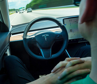 Tesla выпустит полный автопилот уже в сентябре