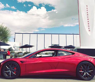 Tesla представит обновлённые Roadster и Semi в конце года