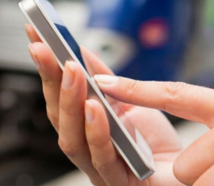 Викрали телефон та оформили кредитів на 40 тисяч: 60-річний киянин став жертвою шахраїв