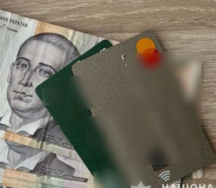 За крадіжку грошей з чужої картки чоловіку загрожує до 3 років позбавлення волі