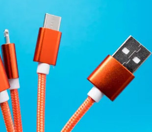 Це мало хто знає: чому виробники роблять USB-порти фіолетовими