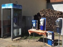 У Чехії демонтували останню в країні телефонну будку. Нею не користувалися два роки