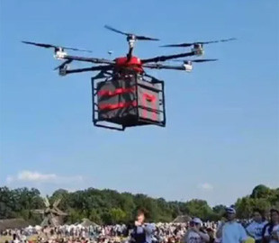 Компанія Walmart почала використовувати дрони для доставки посилок: відео з соцмереж