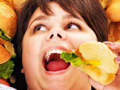 Великобритания запретит рекламировать в интернете вредную еду