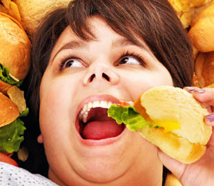 Великобритания запретит рекламировать в интернете вредную еду