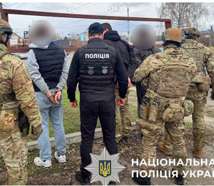 На Сумщині затримали чоловіків, які викрадали авто військових і техніку для захисту від дронів РФ