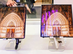 Samsung показала гнучкий смартфон без складки на екрані