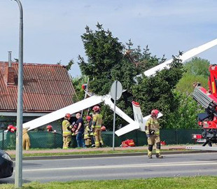 У Польщі планер мало не впав на будинок
