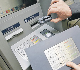 Мошенники "портят" банкоматы в Украине: после снятия налички пропадают деньги