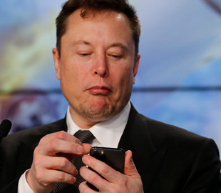 Маск показал сборку аккумуляторов Tesla