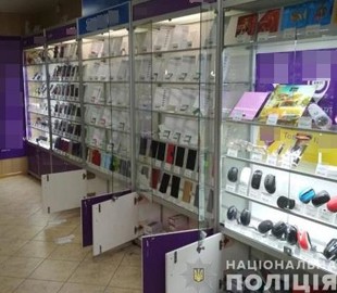 Воры вынесли из магазина сотовой связи телефонов на полмиллиона гривен