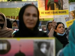 На онлайн-аукционе в Индии выставили на продажу 100 женщин