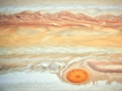 Подобрался совсем близко. Аппарат "Юнона" сделал снимки Юпитера крупным планом