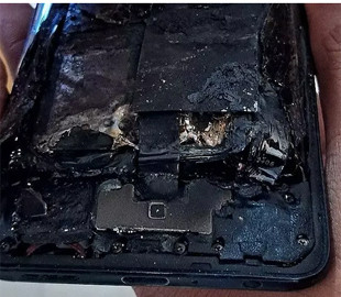 Смартфон Oppo спалахнув і вибухнув без причин