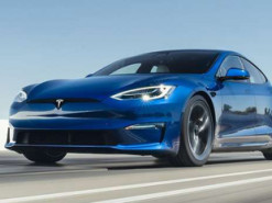Найшвидша Tesla програла перегони з бензиновим «Фордом»