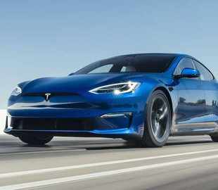 Найшвидша Tesla програла перегони з бензиновим «Фордом»