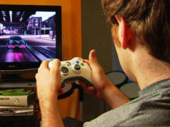 У школьника парализовало руку после 22 часов за компьютерными играми