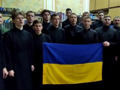 "Батько наш Бандера": к флешмобу присоединились семинаристы и священники