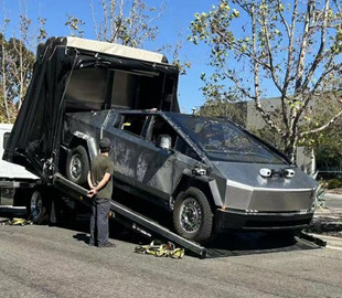 У США помічено розбитий Tesla Cybertruck