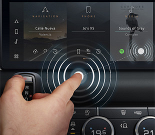 Сенсорні екрани в авто зможуть працювати без дотику