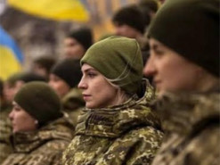 Дженіфер Еністон висловила захоплення відважністю українських жінок
